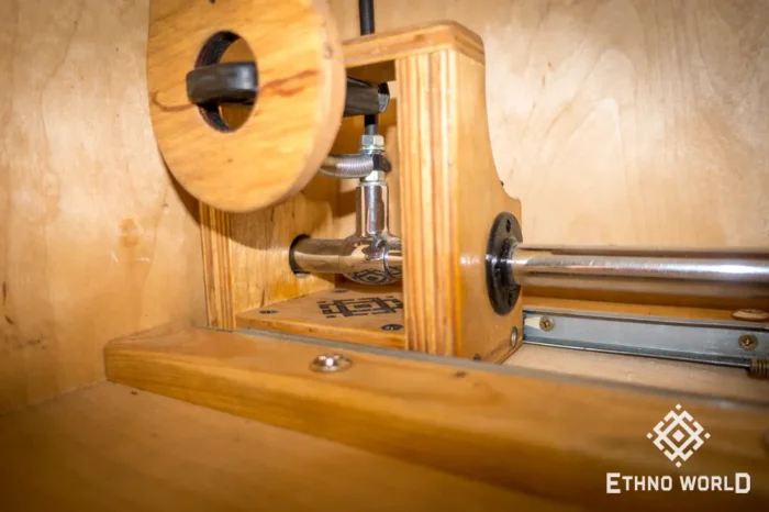Tractor bass pedal for cajon