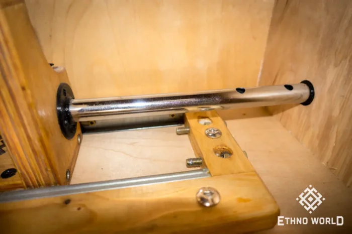Tractor bass pedal for cajon