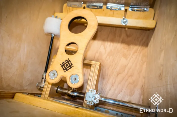 Tractor bass pedal for cajon