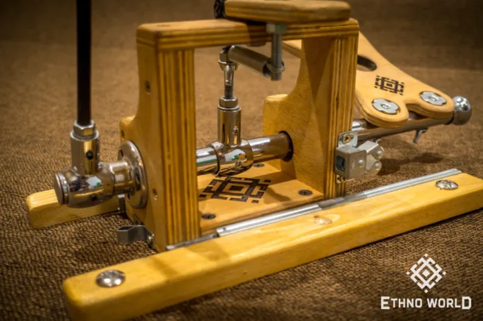 Tractor bass pedal for cajon