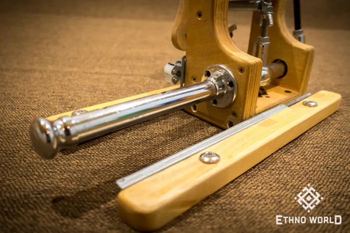 Tractor bass pedal for cajon