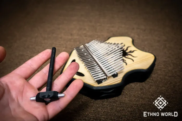 Tuatara Kalimba – 21 tones with hammer and pickup