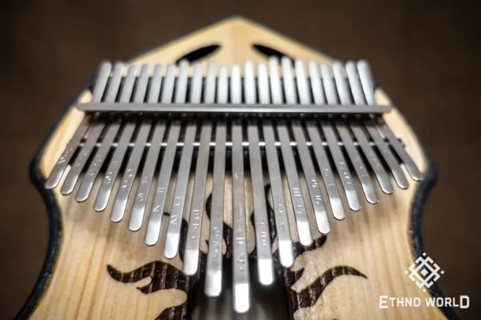 Tuatara Kalimba – 21 tones with hammer and pickup