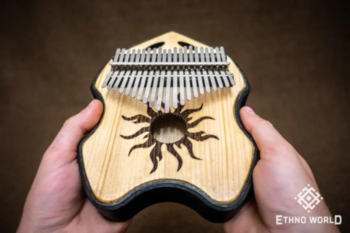 Tuatara Kalimba – 21 tones with hammer and pickup