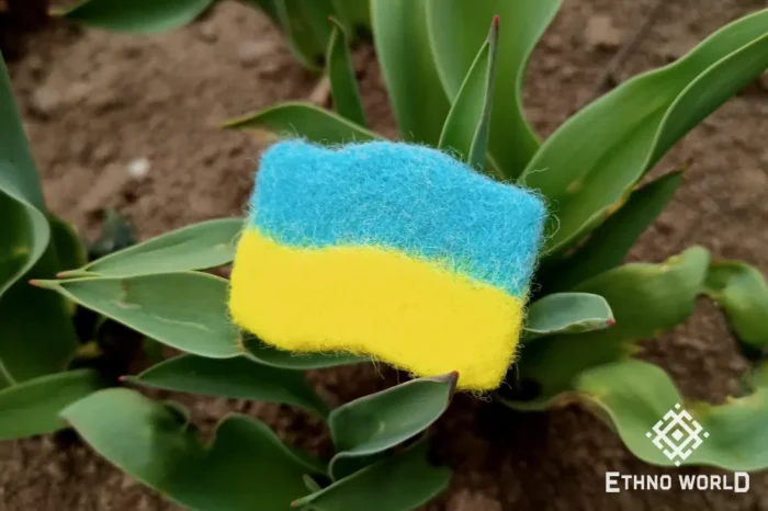 Needle felted Ukrainian flag miniature, handmade wool