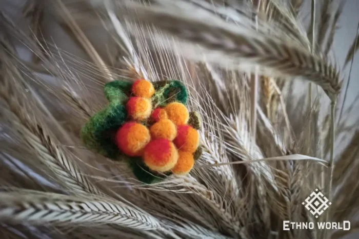 Needle felted berries miniature, handmade wool
